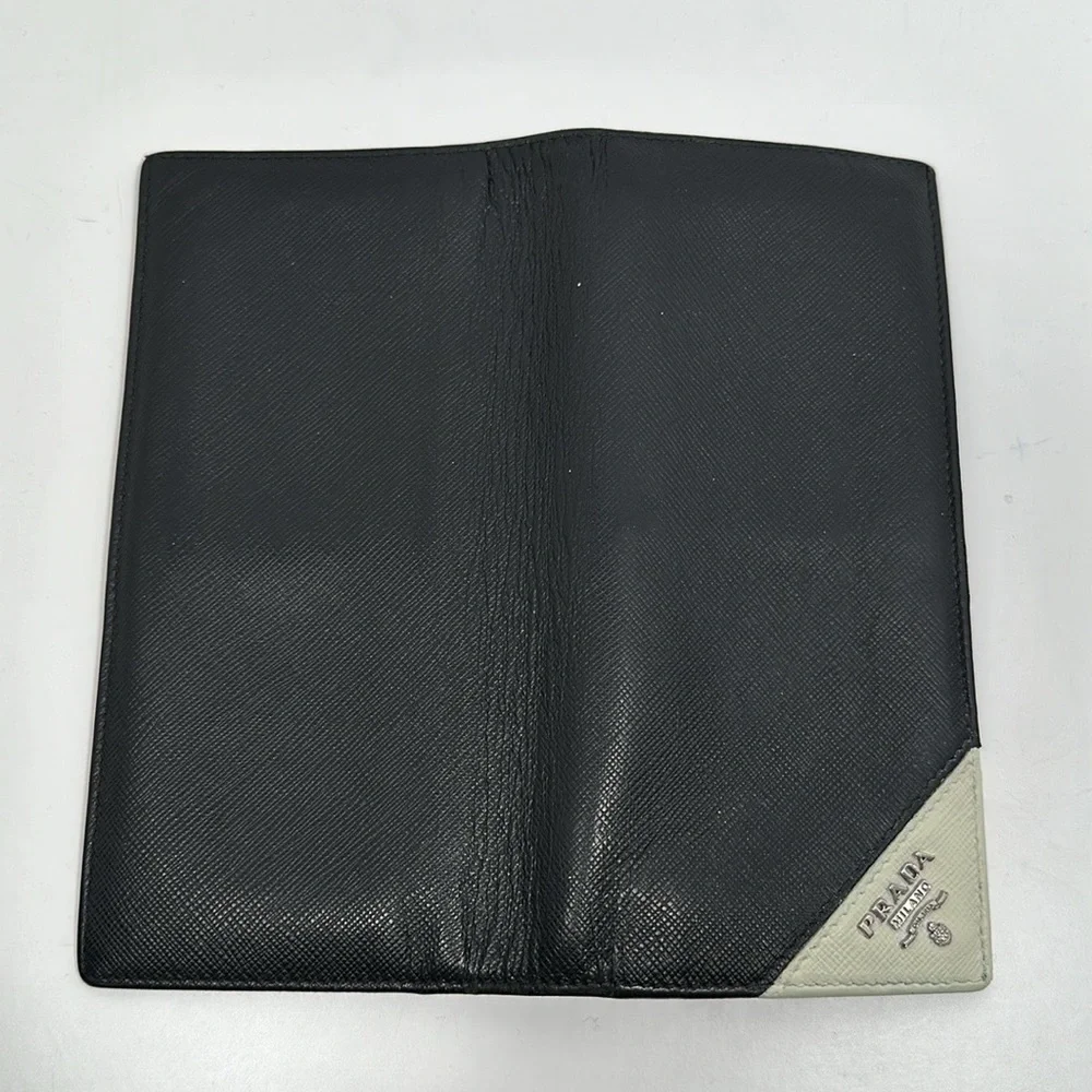 Authenticated PRADA Unisex Saffiano Leather Bi-Fold Bi-color Wallet- Black/White